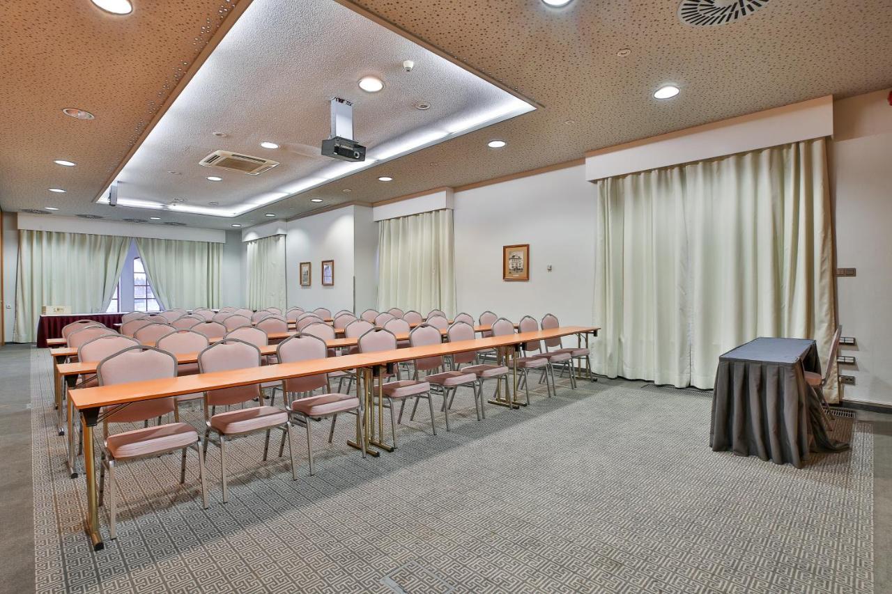 Lh Hotel Dvorak Tabor Congress & Wellness Экстерьер фото